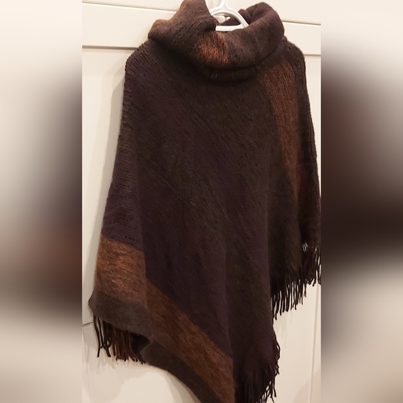 Shalimar Accessories poncho - Picture 3 of 12